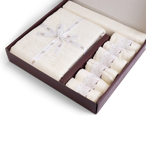 Set of Elegant Tablecloth 140*260 cm with Runner and 6 Napkins